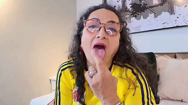 AlessandraLeroy online show from June 12, 12:57 pm
