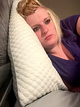 KITTYBOOBOOFUXX online show from March 22, 11:22 pm