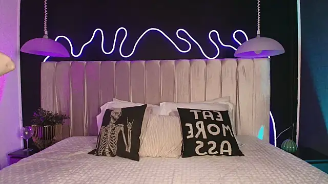 Zhally Dee online show from April 18, 7:58 pm