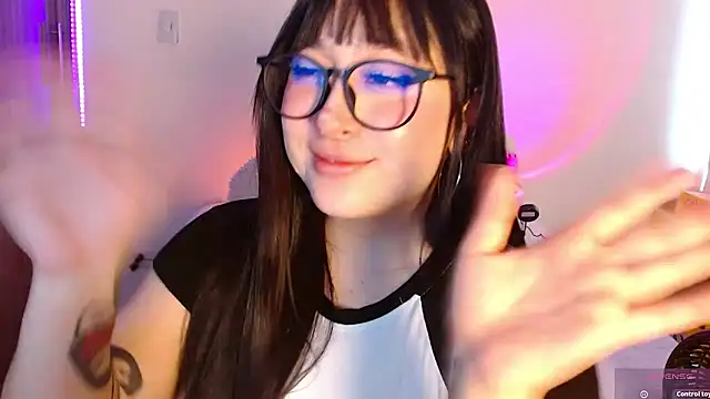 Oliviargf online show from March 28, 1:21 pm