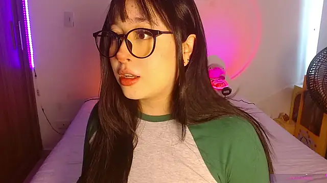 Oliviargf online show from June 23, 1:31 pm