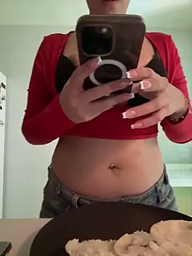 Hannah Kiim online show from June 4, 4:33 pm