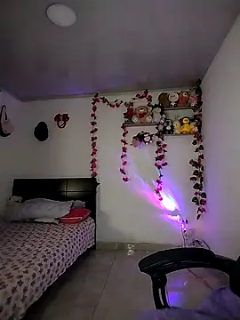 esmeralda jadees online show from April 14, 9:37 pm