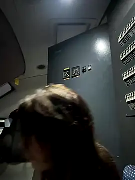 Snapshot of Alicedream5 chatting on October 1, 3:44 am Alicedream5 online show from October 1, 3:44 am