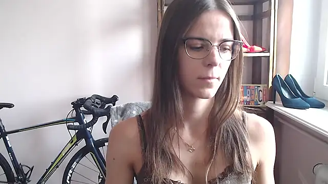 love megi online show from April 16, 1:22 pm