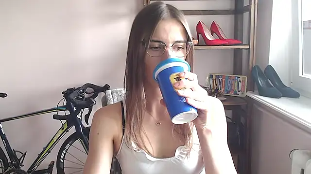 love megi online show from July 7, 1:36 pm