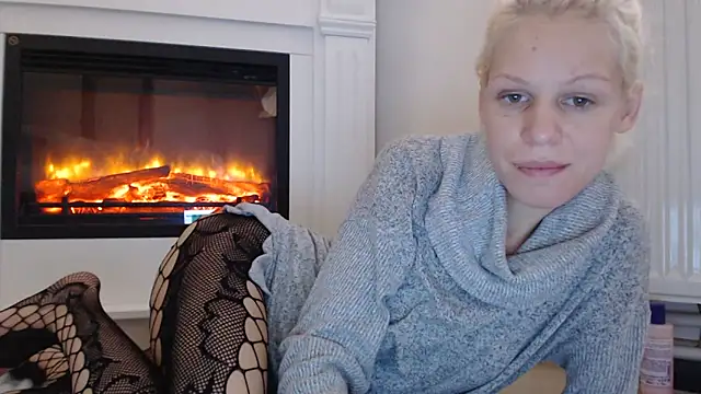 Snapshot of ElssaRush chatting on October 12, 9:01 am ElssaRush online show from October 12, 9:01 am