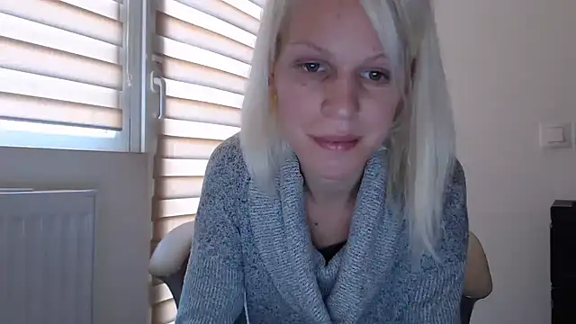 Snapshot of ElssaRush chatting on October 13, 9:56 am ElssaRush online show from October 13, 9:56 am
