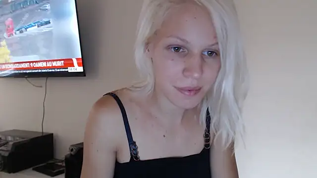 Snapshot of ElssaRush chatting on October 1, 1:05 pm ElssaRush online show from October 1, 1:05 pm