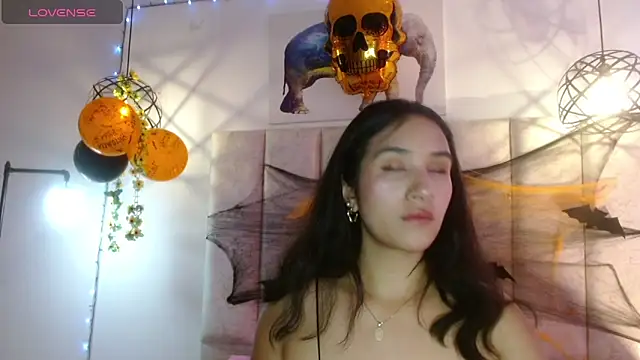 Snapshot of violettsuncs chatting on October 19, 2:30 pm violettsuncs online show from October 19, 2:30 pm