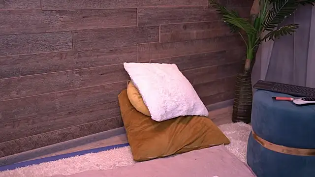 Snapshot of TanyaVonDe chatting on October 5, 5:29 pm TanyaVonDe online show from October 5, 5:29 pm