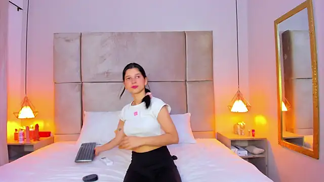 lucianasmith  online show from October 23, 12:55 pm