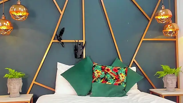 Lia Valmont online show from March 2, 1:40 pm