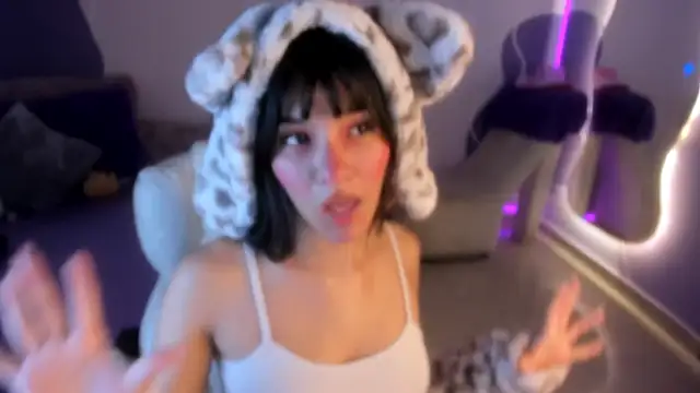 auroracute02 online show from December 1, 1:25 pm