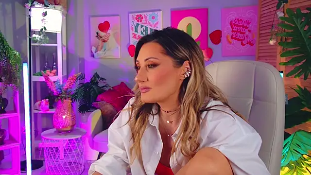 SarahAlluring online show from April 13, 3:57 pm