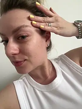 AnnastasiaMills online show from April 9, 4:01 pm