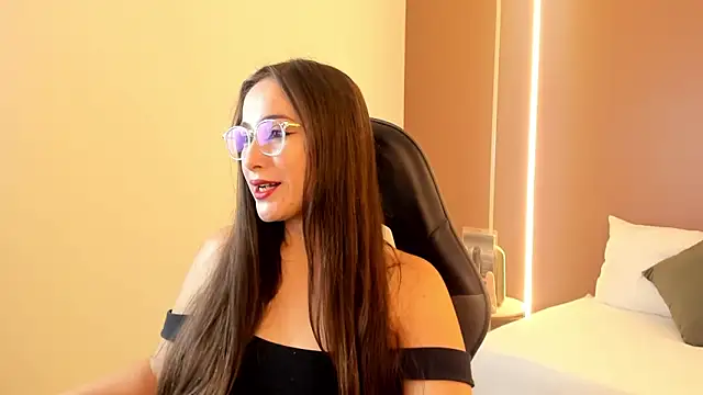 Snapshot of sophia_martinezz_ chatting on September 15, 4:25 pm sophia martinezz online show from September 15, 4:25 pm