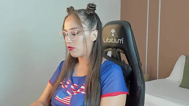 Snapshot of sophia_martinezz_ chatting on October 14, 6:43 pm sophia martinezz online show from October 14, 6:43 pm