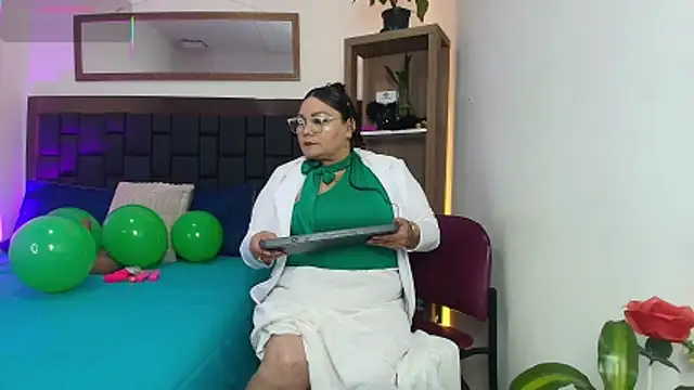 EllenaBoobs  online show from March 17, 3:32 am