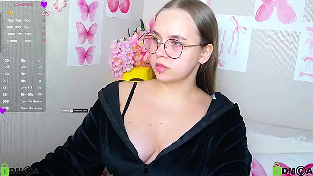 Lilysweet13 online show from September 18, 7:18 am