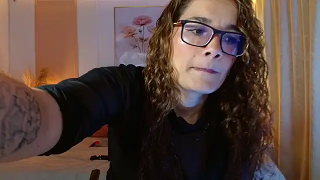 Rose Thompson1 online show from May 20, 1:52 pm