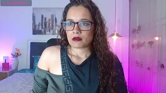 Rose Thompson1 online show from May 11, 1:35 pm
