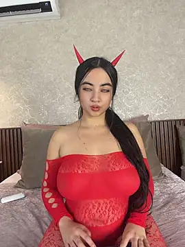 alisonnwalker2025 online show from July 16, 1:37 pm