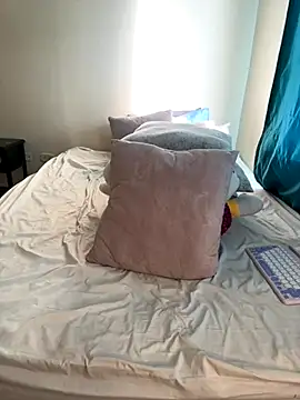 Ivelleee  online show from October 4, 9:30 pm