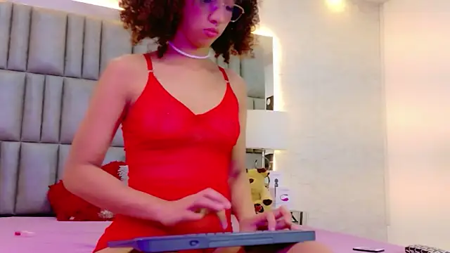 CamilaJohnston online show from December 3, 9:28 pm