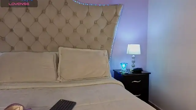 CarolineNasty online show from December 1, 6:32 pm