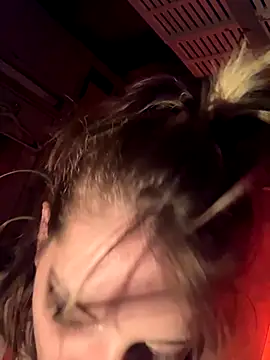 2brokegirlz online show from December 15, 7:35 am