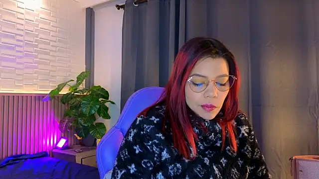 TiffanyWalk online show from November 4, 11:15 am