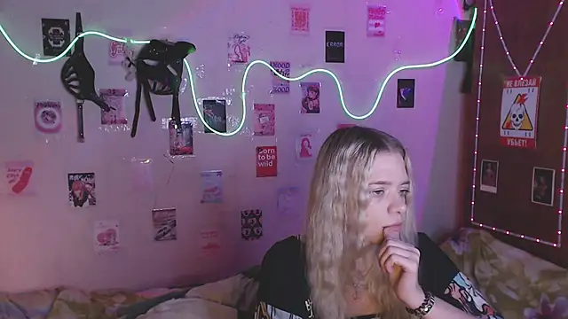 Snapshot of Your_Horny_Friends chatting on October 14, 2:30 pm Your Horny Friends online show from October 14, 2:30 pm