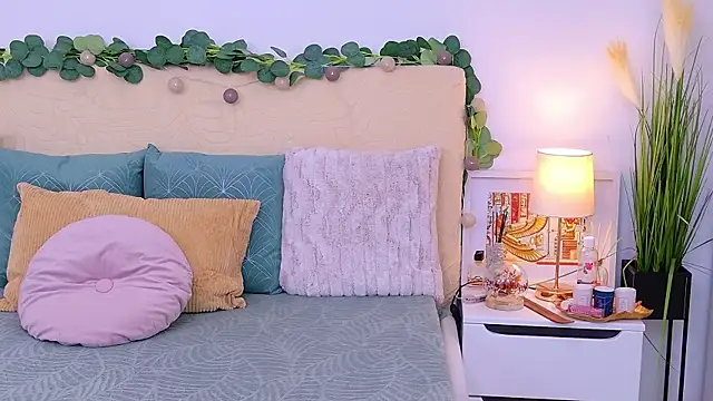 CelineReys online show from September 13, 6:05 pm