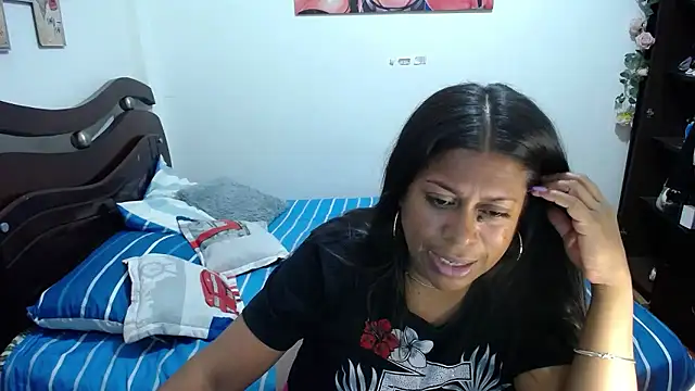 Tu-Reina online show from November 13, 1:26 am