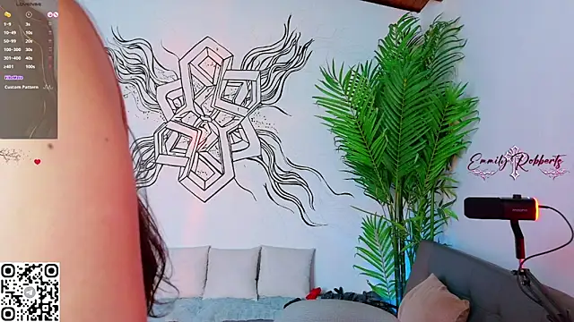 Emmi Roberts online show from April 17, 8:11 pm