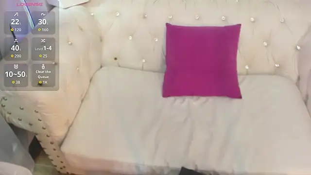 Pretty Johnson  online show from October 10, 1:38 pm