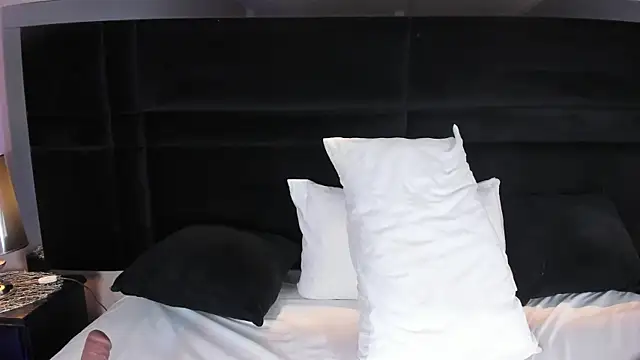 LauraCarther online show from January 8, 6:01 pm