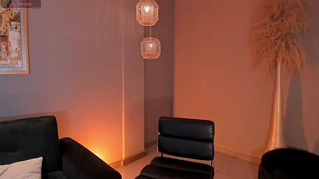 CandaseRussell online show from February 6, 9:18 pm