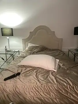 Amy Sky  online show from January 9, 4:00 pm