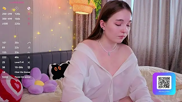 ConstanceHelms online show from April 11, 7:45 am