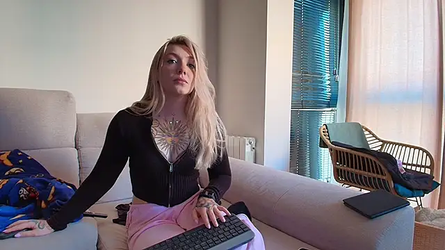 tattoobbgirl online show from January 19, 11:50 am