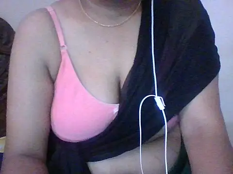 Snapshot of snehashreyatamil chatting on October 3, 7:57 am snehashreyatamil online show from October 3, 7:57 am