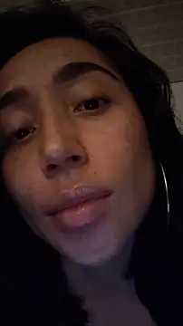 Elowyn online show from November 9, 1:33 am