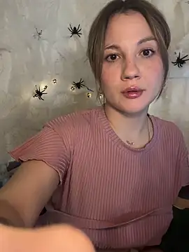 Snapshot of mollygirll chatting on October 21, 6:12 pm mollygirll online show from October 21, 6:12 pm