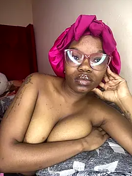 YummyMelanin117 online show from November 25, 6:37 am