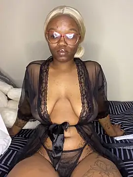 YummyMelanin117 online show from February 17, 10:42 pm