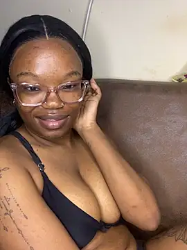 YummyMelanin117 online show from July 22, 9:16 pm