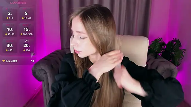 Amy Waynee online show from November 4, 5:51 pm