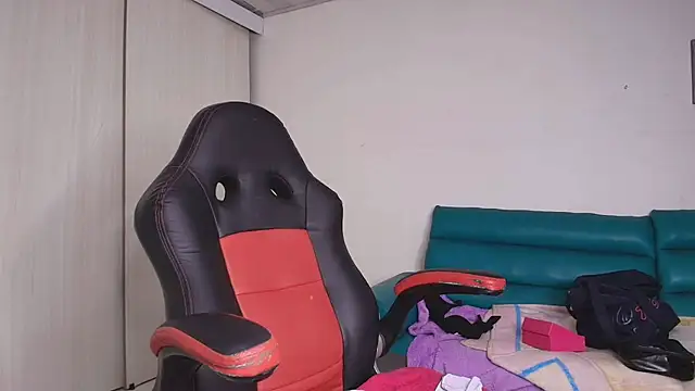 lovehotpink online show from November 24, 8:55 pm